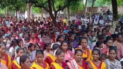 डुमरी: रजवाल व आरसी चर्च नावाडीह में प्रथम परम प्रसाद समारोह का आयोजन, उमड़ी श्रद्धालुओं की भीड़
