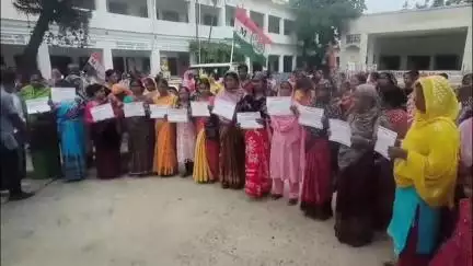 কুশমুণ্ডী: কুশমন্ডি ব্লকের সবুজ মহিলা সংঘ সমবায় নির্বাচনে তৃণমূল কংগ্রেস সমর্থিত প্রতিনিধিরা বিনা প্রতিদ্বন্দ্বিতায় জয়লাভ করেন
