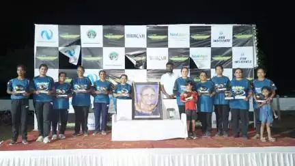 અંજાર: નગાવલાડિયા ખાતે આયોજિત ક્રિકેટ ટૂર્ના.માં મહિલા સરપંચોની ટીમ ઝળકી
