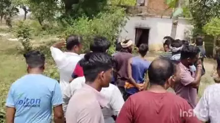 ବୀରମହାରାଜପୁର: ପୋଢ଼ଟିକୀରା ଛକ ଠାରେ  ଯନ୍ତ୍ରୀଙ୍କୁ ମାଡ଼ ମାରିବା ସହ କାର ଭଙ୍ଗାରୂଜା କଲା ମଦ୍ୟପ ଯୁବକ