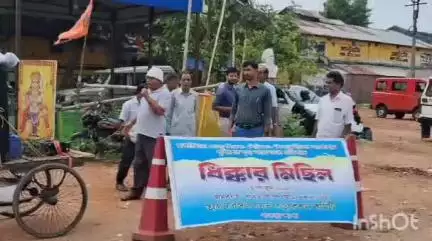 হীরবাঁধ: পাম্প মোড়ে ও দাসের মোড়ে পথসভা এবং খাতড়া বাজারে ধিক্কার মিছিল হল অল বেঙ্গল সেভ এডুকেশন কমিটির খাতড়া শাখার