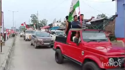 দেৰগাঁও: দেৰগাঁও লাহতি চাৰিআলিত নৱনিযুক্ত সভাপতি তথা সংসদ গৌৰৱ গগৈক উষ্ম আদৰণি কংগ্ৰেছৰ