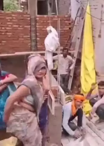 टीकमगढ़: टीकमगढ़: कटरा बाजार में तोड़ी दुकान के नीचे नाला नहीं मिला, पुनर्निर्माण की अनुमति दी गई