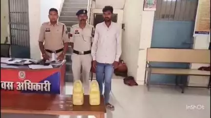 तखतपुर: तखतपुर पुलिस ने अवैध शराब बिक्री करने वाले आरोपी को किया गिरफ्तार, कब्जे से 10 लीटर कच्ची शराब की गई ज़ब्त