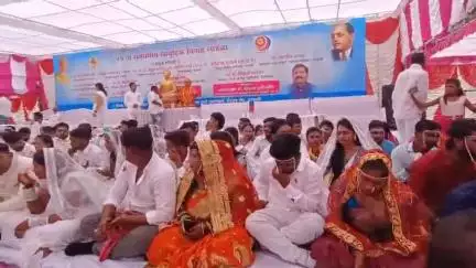 परभणी: महात्मा फुले विद्यालय मैदानावर सर्वधर्मीय सामूहिक विवाह सोहळ्यात 81 जोडपे विवाहबद्ध