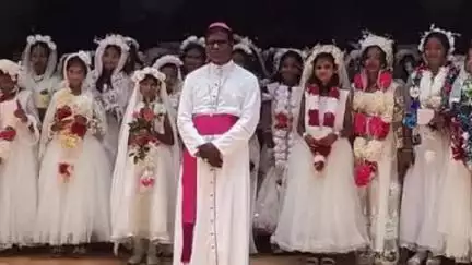 बिशुनपुर: बनारी के कैथोलिक चर्च में 93 बच्चों ने प्रथम परम प्रसाद संस्कार ग्रहण किया