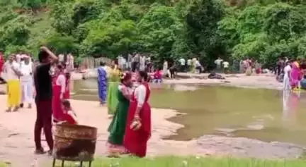 డుంబ్రిగూడ మండలం చాపరాయి జల విహారిలో పర్యాటకుల సందడి