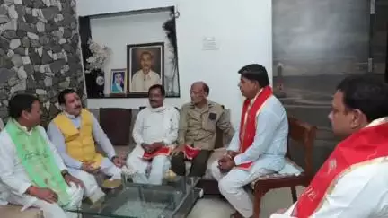 राजगढ़: राज्यमंत्री गौतम टेटवाल ने भाजपा कार्यकर्ता मनोज हाड़ा से उनके निवास पर की मुलाकात