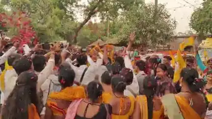 Bihar:- बिहार बदलाव यात्रा के दौरान किन्नर समुदाय के लोगों ने प्रशांत किशोर का किया भव्य स्वागत #jansuraaj #jansuraajpadyatra #prashantkishor