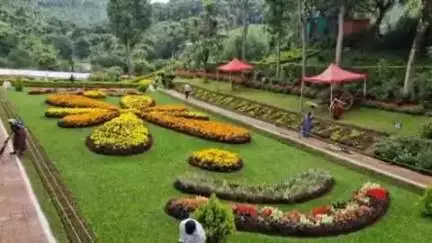 குன்னூர்: காட்டேரி பூங்காவின் மலைப்பயிர்கள் கண்காட்சி நிறைவு விழாவில் குழந்தைகள் முதல் முதியோர் வரை குத்தாட்டம் போட்டு கொண்டாட்டம்