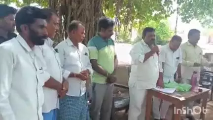 కథలాపూర్: మా ఊరి పిల్లలను ప్రభుత్వ బడిలోనే చేర్పిస్తాం:గ్రామ ప్రజలు