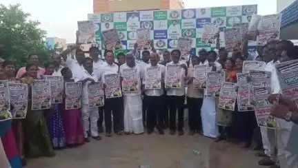 నాయుడుపేటలో వెన్నుపోటు పోస్టర్ను ఆవిష్కరించిన ఎంపీ, మాజీ ఎమ్మెల్యే
