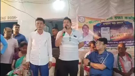 আউশগ্রাম ১: বাংলার ভোট রক্ষা কর্মসূচিতে ভালো কাজ করার জন্য সম্বর্ধনা দেওয়া হল বিল্বগ্রামের তৃণমূল নেতৃত্বকে, হাজির বিধায়ক