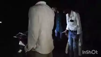 बिंदकी: बिंदकी कस्बे के कुंवरपुर रोड सब्जी मंडी के सामने सड़क के गड्ढे में तीन बाइक गिरी, चार लोग हुए घायल
