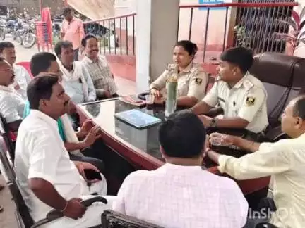 कृत्यानंद नगर: के नगर थाना परिसर में आगामी बकरीद पर्व को लेकर थाना अध्यक्ष के द्वारा शांति समिति की बैठक हुई आयोजित