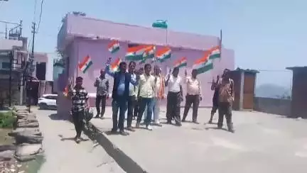 गुमदेश:भारतीय सेना के सम्मान में मडलक में निकली तिरंगा शौर्य यात्रा।