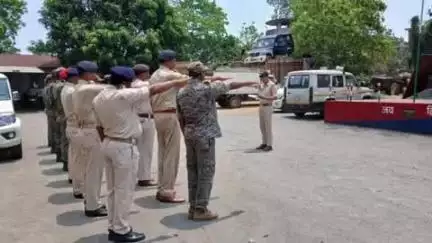 डोमचांच: विश्व तंबाकू दिवस पर डोमचांच थाना परिसर में थाना प्रभारी ने पुलिस कर्मियों को शपथ दिलाई