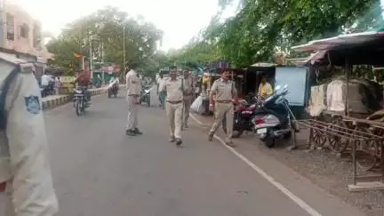 सीतामऊ: लदूना चौराहा पर दुर्घटनाओं से परेशान दुकानदारों ने किया यातायात बाधित, सीतामऊ TI ने हटाया