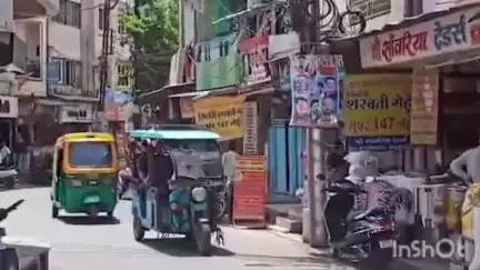 उज्जैन शहर: यातायात सुचारू करने के लिए जिला प्रशासन ने चौबीस खम्बा माता मार्ग को एकांकी घोषित किया, निवासियों ने किया समर्थन