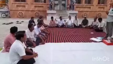 ବୀରମହାରାଜପୁର: ବୀରମହାରାଜପୁର  ଜଗନ୍ନାଥ ମନ୍ଦିର ପ୍ରାଙ୍ଗଣରେ  ରଥଯାତ୍ରା  ପାଇଁ  ପ୍ରସ୍ତୁତି ବୈଠକ ଅନୁଷ୍ଠିତ