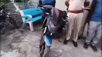 জলপাইগুড়ি: কোতোয়ালি থানার পুলিশের অভিযানে দুটি চোরাই মোটরসাইকেল উদ্ধার
