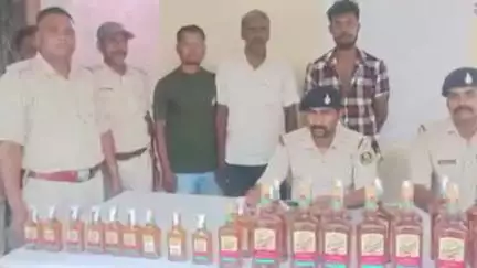 तेतरिया: पुलिस ने थाना क्षेत्र के कदमा में संध्या गस्ती के दौरान 44 लीटर अंग्रेजी शराब के साथ दो शराब तस्कर को किया गिरफ्तार