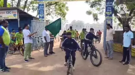 कसडोल: कसडोल में विश्व साइकिल दिवस को लेकर साइकिल रैली सम्पन्न, भाजपा मंडल अध्यक्ष और पार्षद ने हरी झंडी दिखाकर किया रवाना