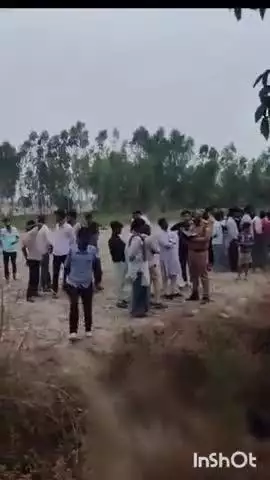 सफीपुर: पावा अतहा मार्ग के पखरौरा मोड के पास सड़क किनारे खंती में अधेड़ व्यक्ति का संदिग्ध परिस्थितियों में मिला शव