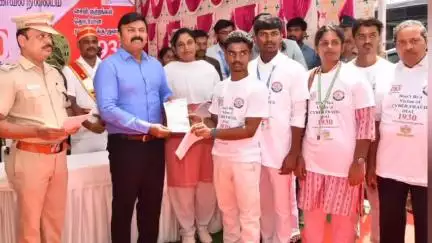 தருமபுரி: கலெக்டர் சதீஷ் தலைமையில் அரசு மருத்துவக்கல்லூரி மருத்துவமனை வளாகத்தில் சைபர் கிரைம் குறித்து விழிப்புணர்வு நடைப்பயணம்