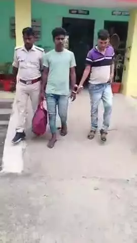 अरियरी: अरियरी पुलिस ने लूटकांड के दो फरार अभियुक्तों को गिरफ्तार कर जेल भेजा