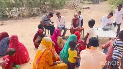पोकरण: भणियाणा पंचायत समिति के ग्रामीण अंचलों में वंचित पेंशनरों के आवास पर पहुंचे विकास अधिकारी, दस्तावेजों की जांच की