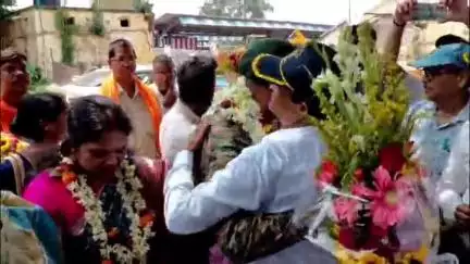 মেদিনীপুর: অপারেশন সিঁদুরে অংশ নিয়েছিলেন, অবসর নিয়ে বাড়ি ফিরতেই মেদিনীপুরবাসীর পক্ষ থেকে দেওয়া হল সংবর্ধনা