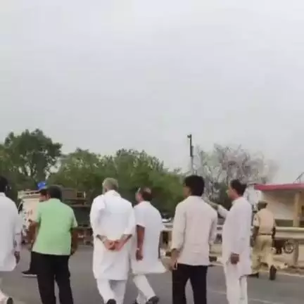 अलवर: अलवर से चिकानी जाते समय सड़क दुर्घटना में घायल व्यक्ति को केंद्रीय मंत्री व अलवर सांसद ने एस्कॉर्ट वाहन से भेजा अस्पताल
