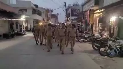 अनूपशहर: जहांगीराबाद क्षेत्र में आगामी त्यौहारों के मद्देनज़र शांति व्यवस्था बनाए रखने हेतु SSP ने पुलिस के साथ किया पैदल मार्च
