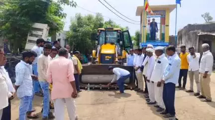 भोकरदन: जळगाव स. येथे ग्रामपंचायत कार्यालयाच्या वतीने गावात बंदिस्त नालीच्या कामाचे करण्यात आले मान्यवरांच्या हस्ते उद्घाटन