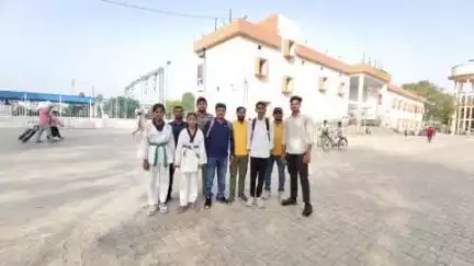 भीटी: दुलहूपुर का होनहार वैभव शर्मा नार्थ इंडिया ताइक्वांडो चैम्पियनशिप में प्रतिभाग के लिए बलरामपुर रवाना हुआ