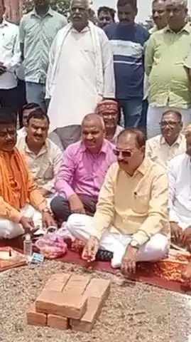 बख्शी का तालाब: उमरिया स्थित अमर शहीद राजा दिग्विजय सिंह स्मारक का होगा ₹5.17 करोड़ का कायाकल्प, विधायक योगेश शुक्ला ने किया भूमि पूजन