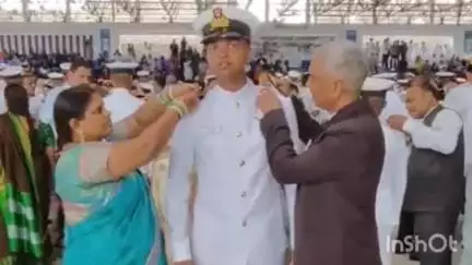 आरा: आरा का बेटा सूरज बना नेवी में लेफ्टिनेंट, माता-पिता को केरला पासिंग आउट परेड में किया गया सम्मानित