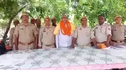 डेरापुर: मंगलपुर थाना परिसर में सेवानिवृत्त होमगार्ड को फूल माला पहनाकर दी विदाई, उज्जवल भविष्य की कामना की गई