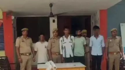 हाटा: अहिरौली बाजार पुलिस ने हत्या के प्रयास के मामले में वांछित चार अभियुक्तों को किया गिरफ्तार