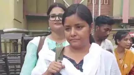 বর্ধমান ১: অনুব্রত মণ্ডল হাজিরা এড়াচ্ছেন বারংবার,আর এই নিয়ে পুলিশ মন্ত্রীকে দায়ী করলেন পূর্ব বর্ধমান এসে মীনাক্ষী মুখার্জি