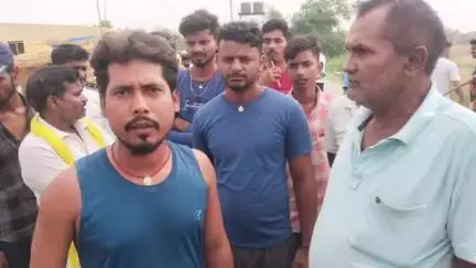 ओबरा: ओबरा के अधौरा गांव में बालाघाट से तय सीमा से ज्यादा खनन करने पर ग्रामीणों ने कराया बंद