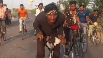 अकोढ़ी गोला: अकोढ़ीगोला में फिट इंडिया के तहत आयोजित किया गया साइकिल रेस