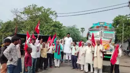 सहार: सहार में जनसमस्याओं को लेकर भाकपा माले ने किया चक्का जाम, जमकर किया विरोध प्रदर्शन
