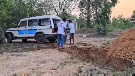 ବରଗଡ: ବରଗଡ଼ ସଂକଳ୍ପ ପରିବାର ପିପଲମୁଣ୍ଡା ସ୍ବର୍ଗଦ୍ବାର ଠାରେ ଜାତିପ୍ରଥାର ଘୃଣ୍ୟ ପ୍ରଥାକୁ ଏଡ଼ାଇ କଲା ଶବ ସତ୍କାର,ଶୁଣନ୍ତୁ ପ୍ରତିକ୍ରିୟା