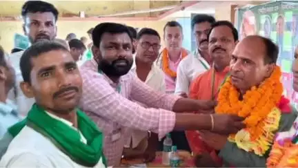सत्तर कटैया: बिहरा में प्रखंड अध्यक्ष पद के चुनाव को लेकर राजद कार्यकर्ताओं की बैठक आयोजित