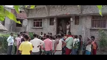 लौरिया: मठिया गांव में एक युवक ने फांसी लगाकर आत्महत्या की