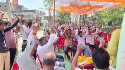 खाचरौद: ग्राम रुनखेड़ा में विधायक डॉ. तेज बहादुर सिंह चौहान ने सीसी रोड व उपस्वास्थ्य केंद्र के निर्माण कार्य हेतु किया भूमि पूजन