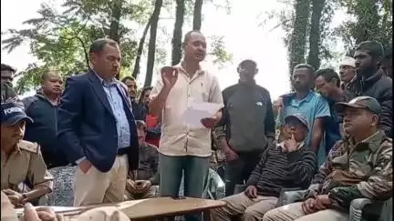 मुनस्यारी: वन पुलिस और राजस्व विभाग के आश्वासन के बाद ग्राम सभा राप्ती के लोगों ने धरना किया स्थगित