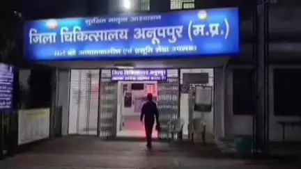 अनूपपुर: बरबसपुर के समीप तेज़ रफ़्तार ट्रक की टक्कर से दोपहिया सवार व्यक्ति हुआ घायल, जिला अस्पताल में उपचार जारी